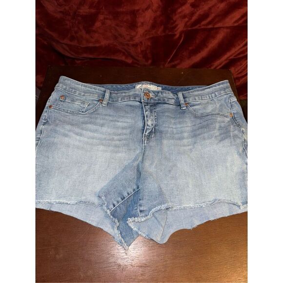Torrid plus size jean shorts size 20 - Picture 1 of 5